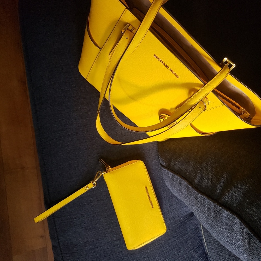 Michael Kors purse and wallet - Picture 2 of 5